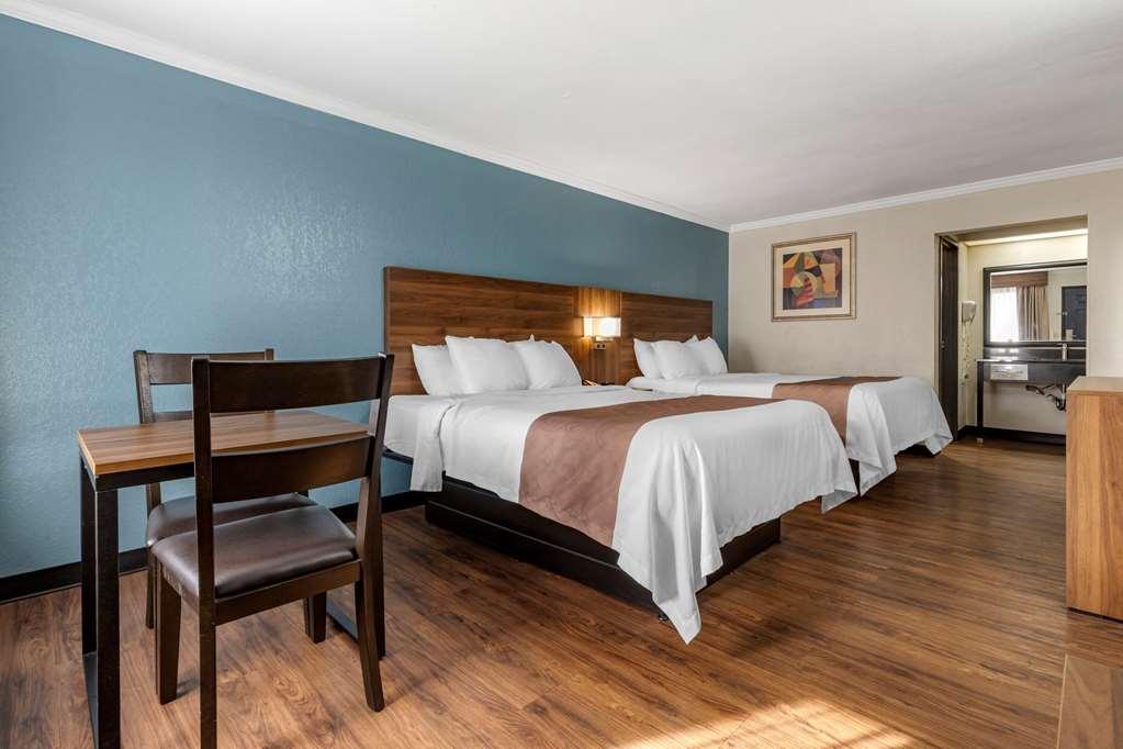 Quality Inn And Suites Ft Jackson Maingate Columbia Habitación foto