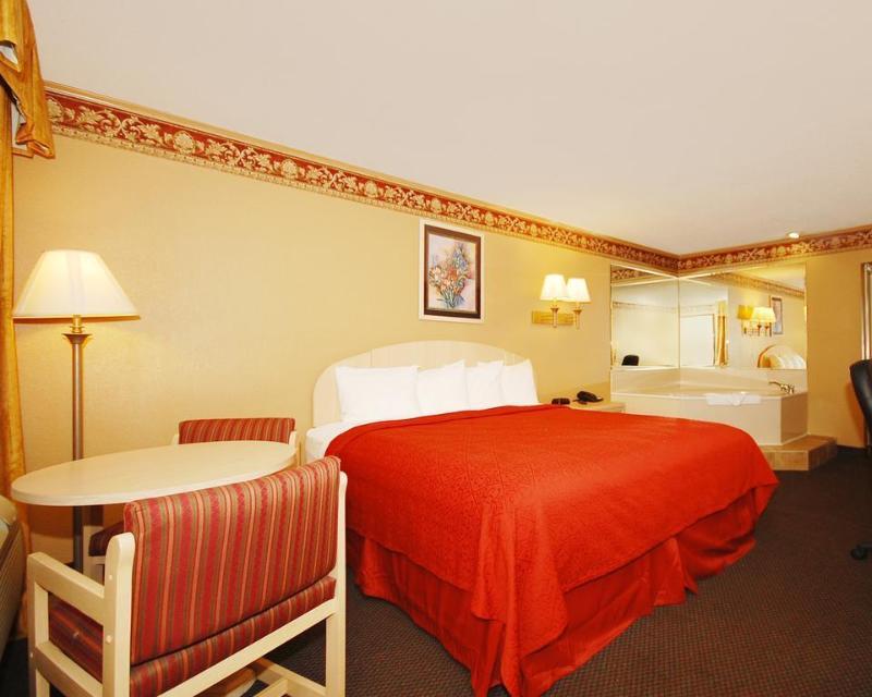 Quality Inn And Suites Ft Jackson Maingate Columbia Exterior foto